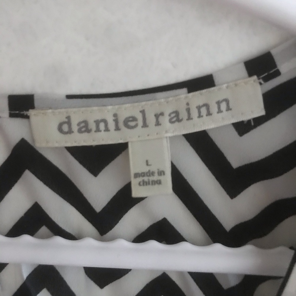 Patterned top - Picture 5 of 5
